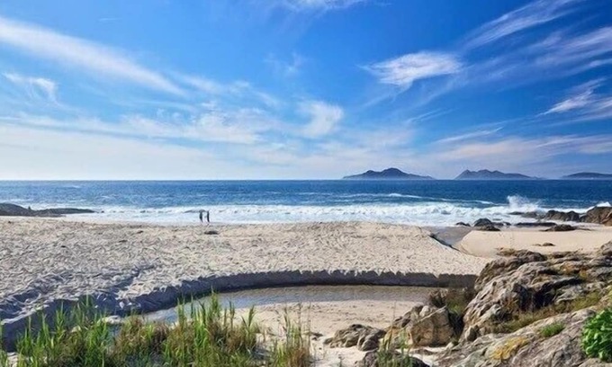 Saians House | House in the best beach of the Vigo estuary