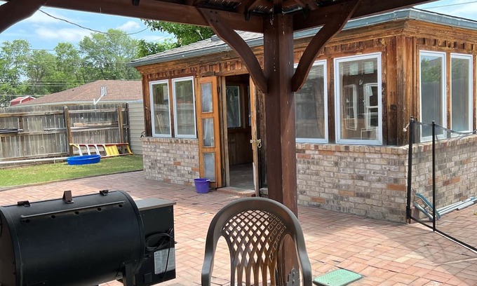 Borger House | Welcome to the “Splash Oasis”