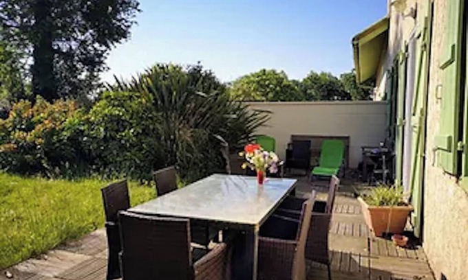 Saubrigues House | Homerez - Spacious House in Saubrigues with Garden and Barbecue