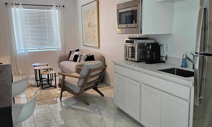 Spring Valley House | Charming 3 house with WiFi, AC in Las Vegas at least 30 days or more stay