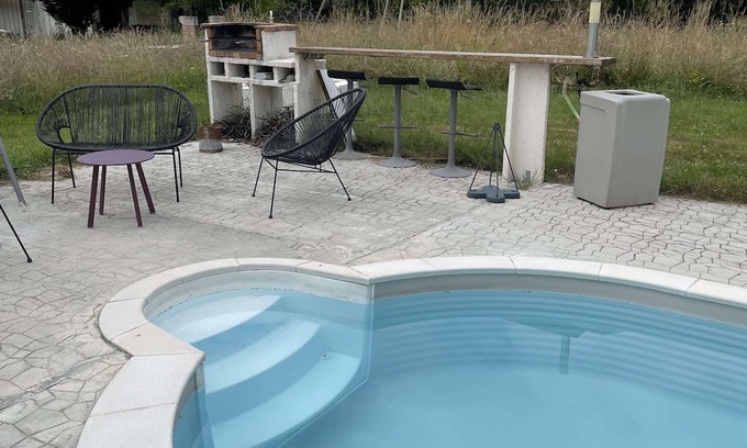 Laruscade House | Gite les placottes Near Bordeaux