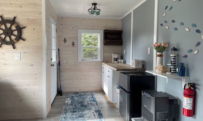 Diamond Ridge Cabin | Dry cabin and 2 horse stalls, ride your horse on the Beach in Homer.