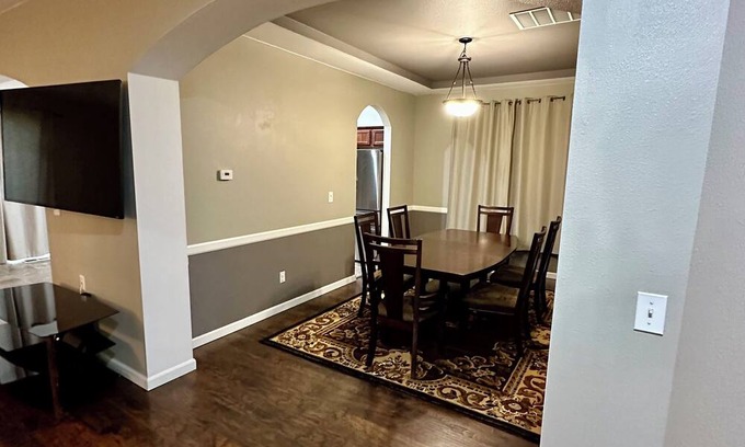 Spanaway House | Mid-Side house located in Spanaway perfect home away from home!