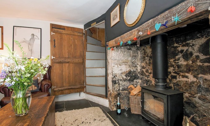 Chagford Cottage | BLUEBELL COTTAGE, pet friendly, with open fire in Chagford