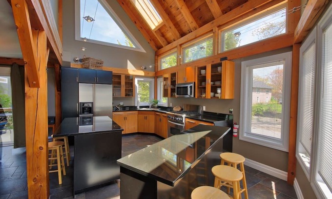 Grand Bend Cottage | Ko Olina Kottage Grand Bend! Steps to the Beach!