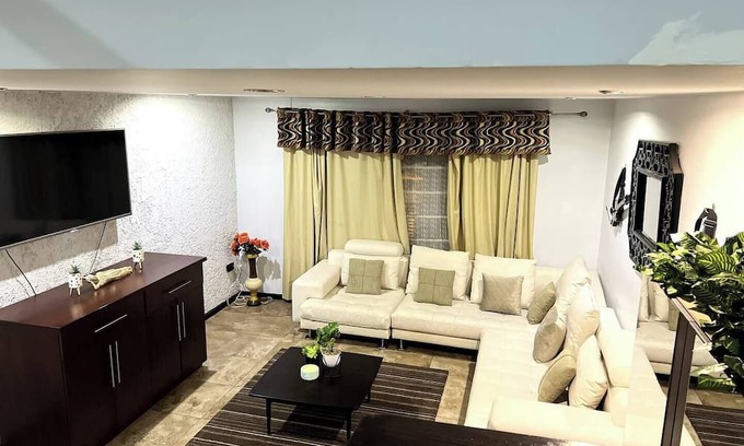 Totoracocha House | 3BR w/King bed in Cuenca close to IESS & Hospl Rio