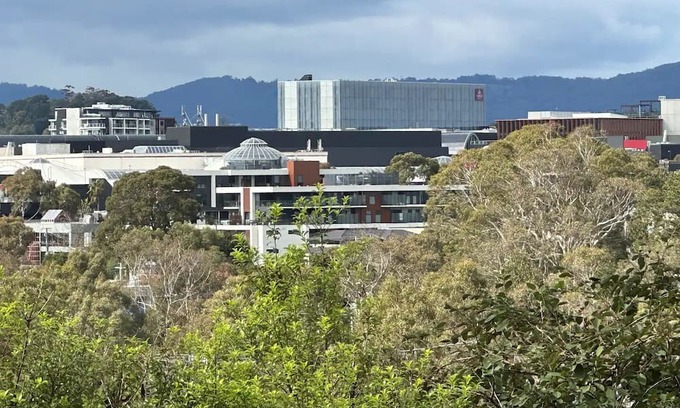 Ringwood House | Architect designed large 3/4 bedroom home in a private court close to Eastland