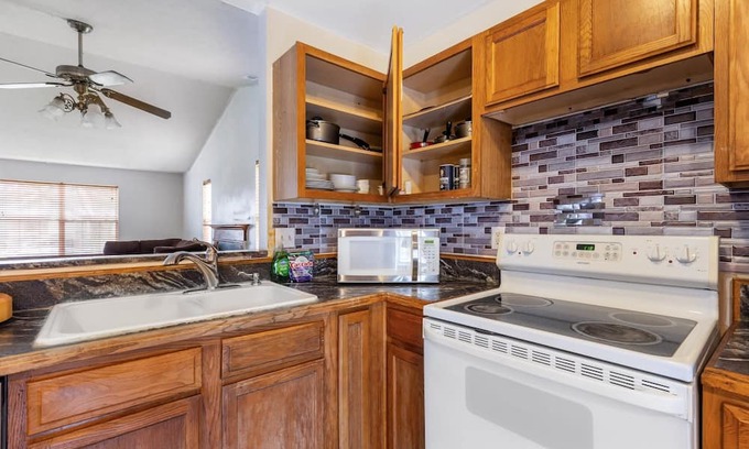 Acton House | Cozy 3BR Indy Home: Pets, Parking, Family-Ready