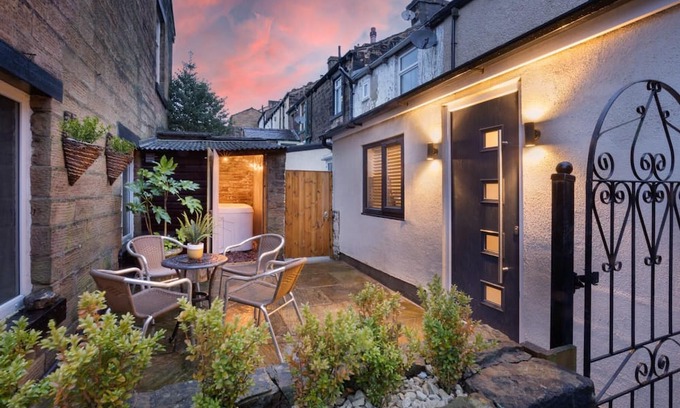 Nelson House | Rosie s Escape in Nelson