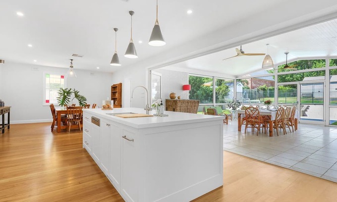 East Tamworth House | Heritage Haven - Rural bliss close to CBD