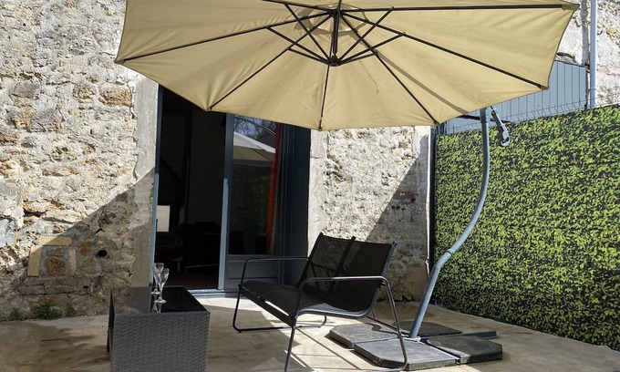 Egly Apartment | Studio Avec Jacuzzi au Calme