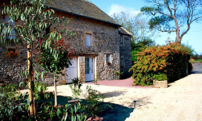 Vierville-sur-Mer House | Gîte de Campagne à 5 Minutes D'omaha Beach