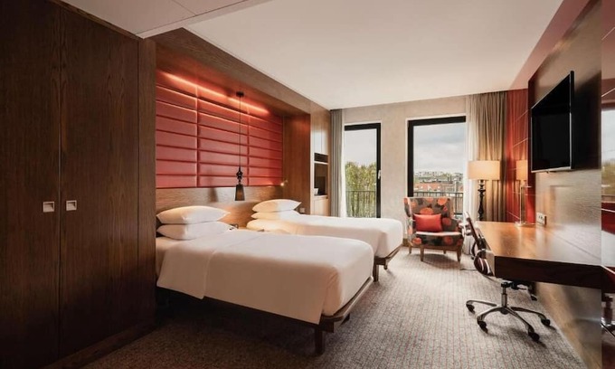 The Hague Center House | Ensuring a Very Comfortable & Memorable Stay! Pet-friendly Property!