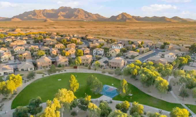 Pinal County House | Terrific 3-bedroom house in marvelous Chandler with AC, WiFi