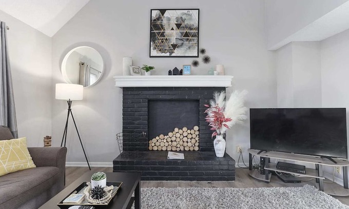 Overland Park House | Comfy 2-Story Duplex | Perfect for Large Groups