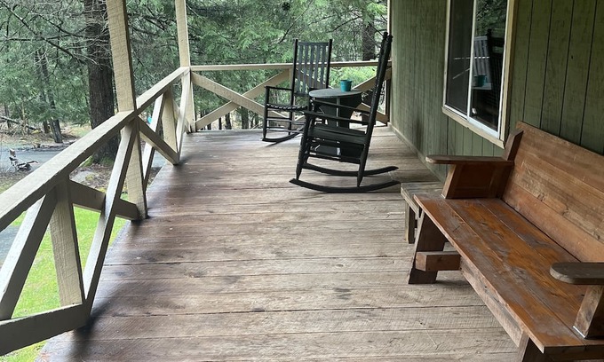 Montrose Cabin | Charming cabin with creek, fire pit. Pet friendly! Walkable to Salt Springs Prk