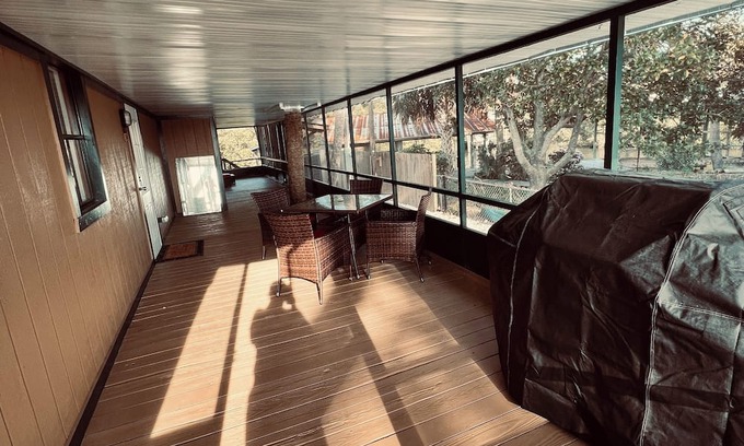 Cedar Key Cottage | Charming waterfront home on Goose Cove .
