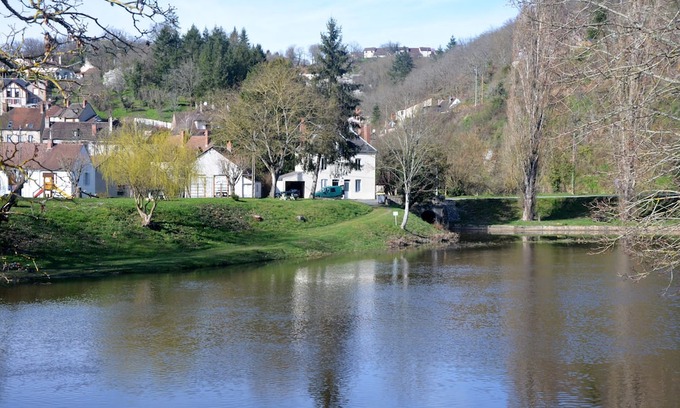 Chambon-sur-Voueize Apartment | Studio "Au Bord de L'eau" Pour 3 Personnes, à L'orée D'un Village Authentique