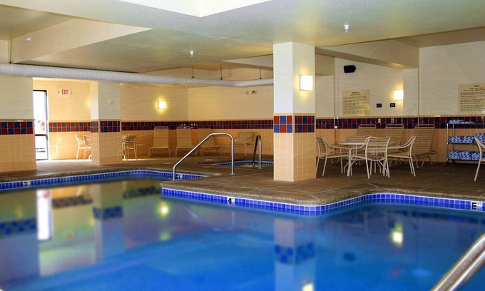 Kingman House | Indulge in Comfort: Kingman Stay w/ Pool, Gym, Free Parking & Close to Downtown