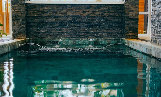 Yapak Villa | Spacious villa in Boracay with infinity pool and indoor pool Great for Groups