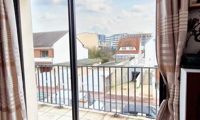Clamart House | Homerez - Charming House in Clamart with Garden and Jacuzzi
