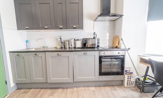 Beeston Apartment | Studio Retreat with Parking near Nottingham City Centre|Pass the Keys