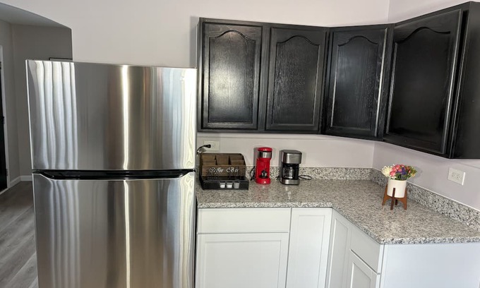 Granite City House | Cheerful & Warm Remodeled Two Bedroom Cottage at Wilson Park.