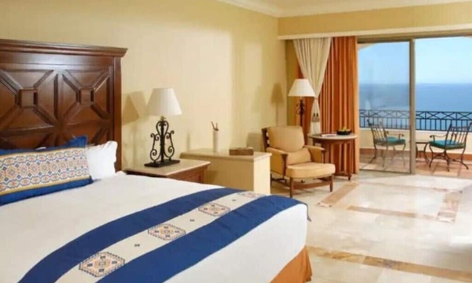 Paraiso Escondido Condo | Luxurious suite in Cabo beach front!