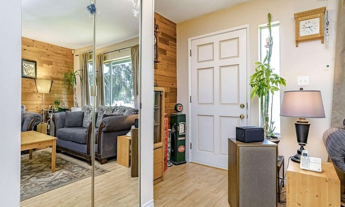 Cloverdale House | Spacious & Beautiful Room- Large Window & Fully Carpeted- in a Great Location