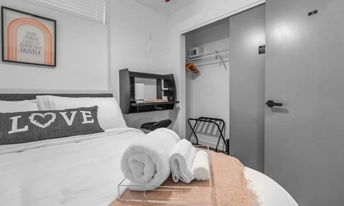 Minor House | cozy- work friendly home in heart of Seattle