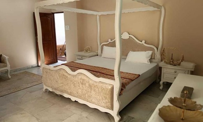 Hyderabad House | 4BHK New, Big, Elegant, Luxurious Home Home @ prime loc Hyd