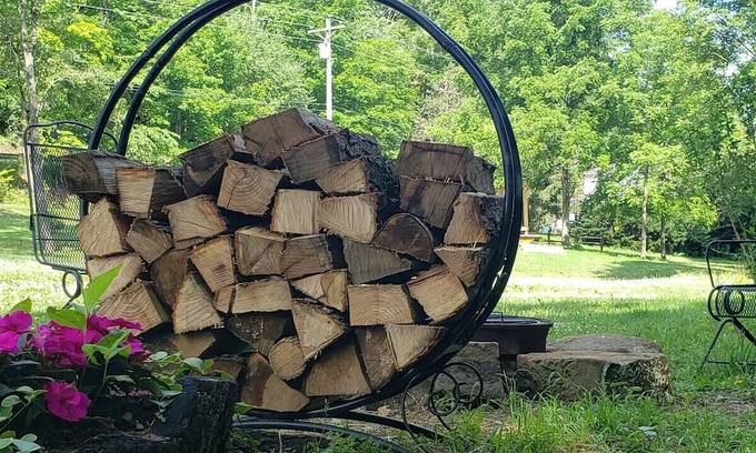 Blissfield Cabin | The Shanty: Lacy Rustic Vintage Sweet Cabin for 2