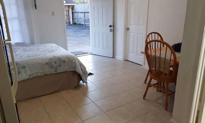 Brookhollow Apartment | Studio Apartment Close to Galleria
