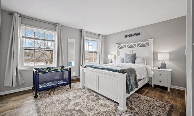 Yorkville Apartment | Serene Apartment w/Amazing Fox River View in Downtown Yorkville. 2bedrm/1.5 ba