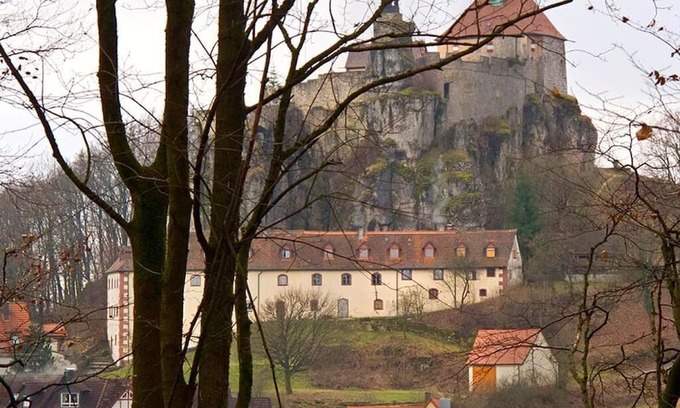 Kirchensittenbach Apartment | Longhouse Hohenstein Castle