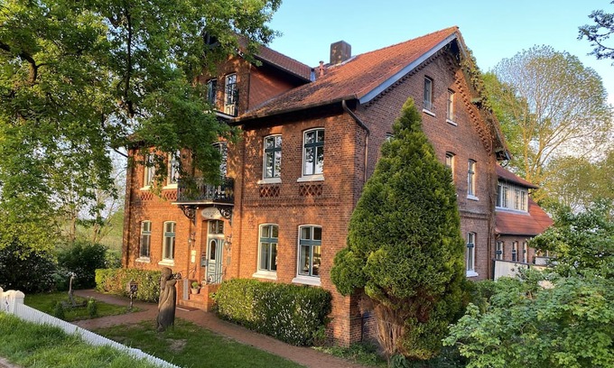 Gruenerdeich Apartment | Pension Hessbögel: Ferienwohnungen im Alten Land Direkt am Fluss Lühe