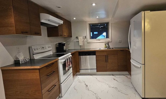 Riley Park House | Cozy 2 Bedroom Home In Vancouver