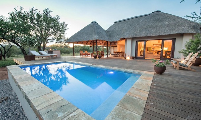 Hoedspruit Villa | Villa Lethabo: Elegance Amidst Majestic Old Trees
