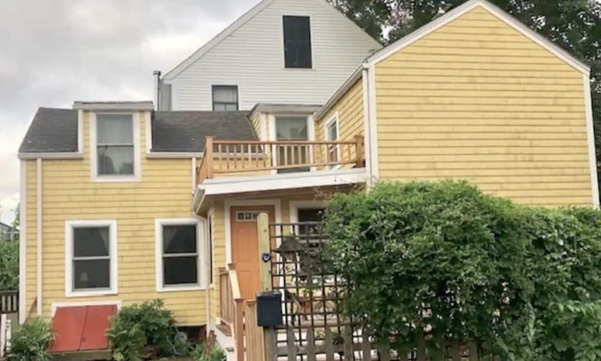 Portland House | Lovely, artsy bungalow in West End with small yard and parking. Pet welcome!