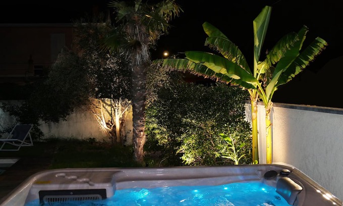 Meyzieu Nord Ouest Villa | Unique! Jacuzzi Privé en Plein air 35°c Villa