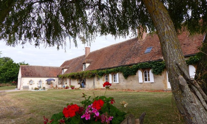 Lurcy-Levis Cottage | Gite Lurcy-Lévis, 2 bedrooms, 6 persons
