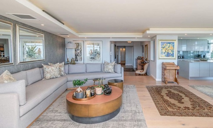 Three Anchor Bay Apartment | Unique and Immaculate Beachfront 4 Bedroom Apartment ocean view
