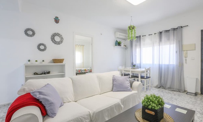 Elcano-Los Bermejales House | BERMEJALES EL CANO - ADULTS ONLY - Lovely apartment in Seville with free wifi