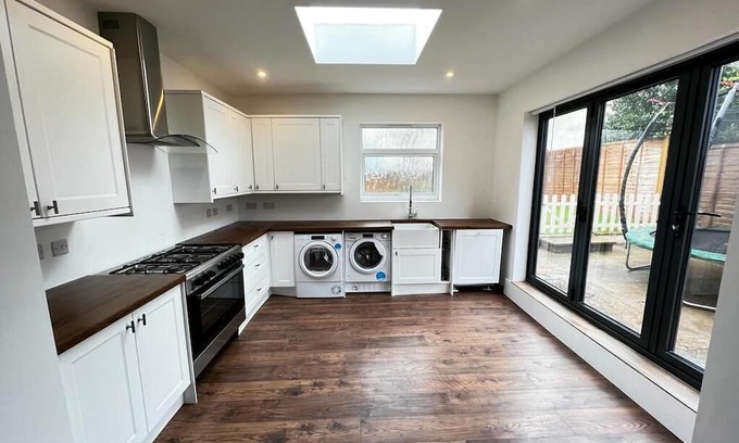 Wolverhampton House | Lovely 4-Bed House in Central Wolverhampton