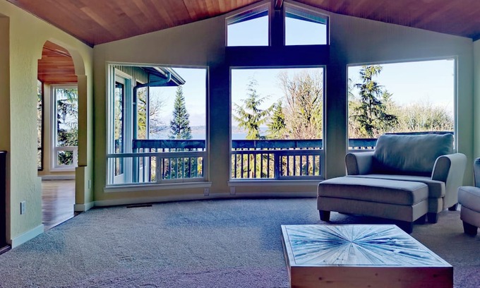 Federal Way House | Spacious 5-BR Retreat w/Stunning Puget Sound Views