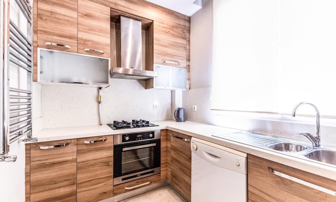 Suadiye Apartment | Chic Residence 5 min to Bagdat Ave in Kadikoy