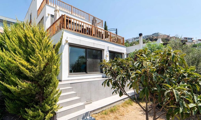 Koyunbaba Villa | Serene Flat w Sea View and Garden 3 min to Beach