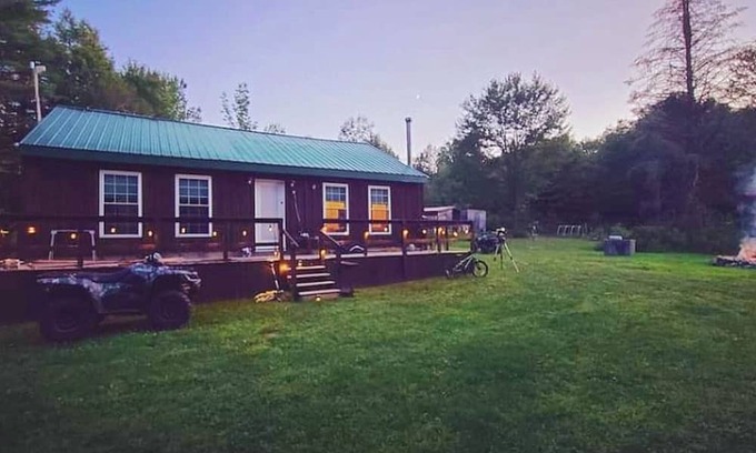 Dolgeville Cabin | COZY cabin in Adirondacks, view of the Millyway . Feel the stress melt away