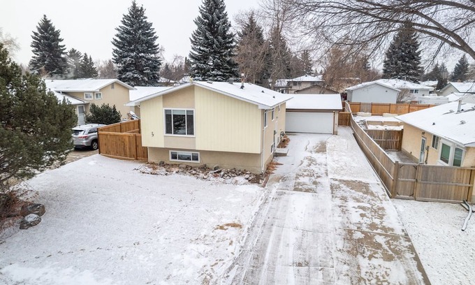 Sherwood Park House | *Freshly Updated - Centrally located 4BR Home!*