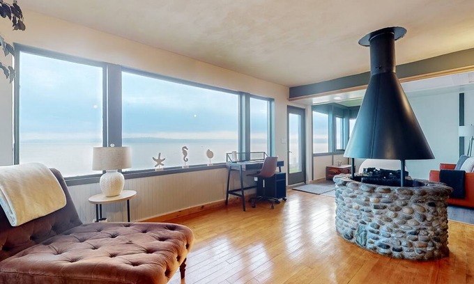 Vashon Island House | Enchanting & tranquil waterfront escape with patio, fire pit, & amazing views